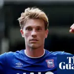 Ipswich score late to defeat 10-man Crystal Palace